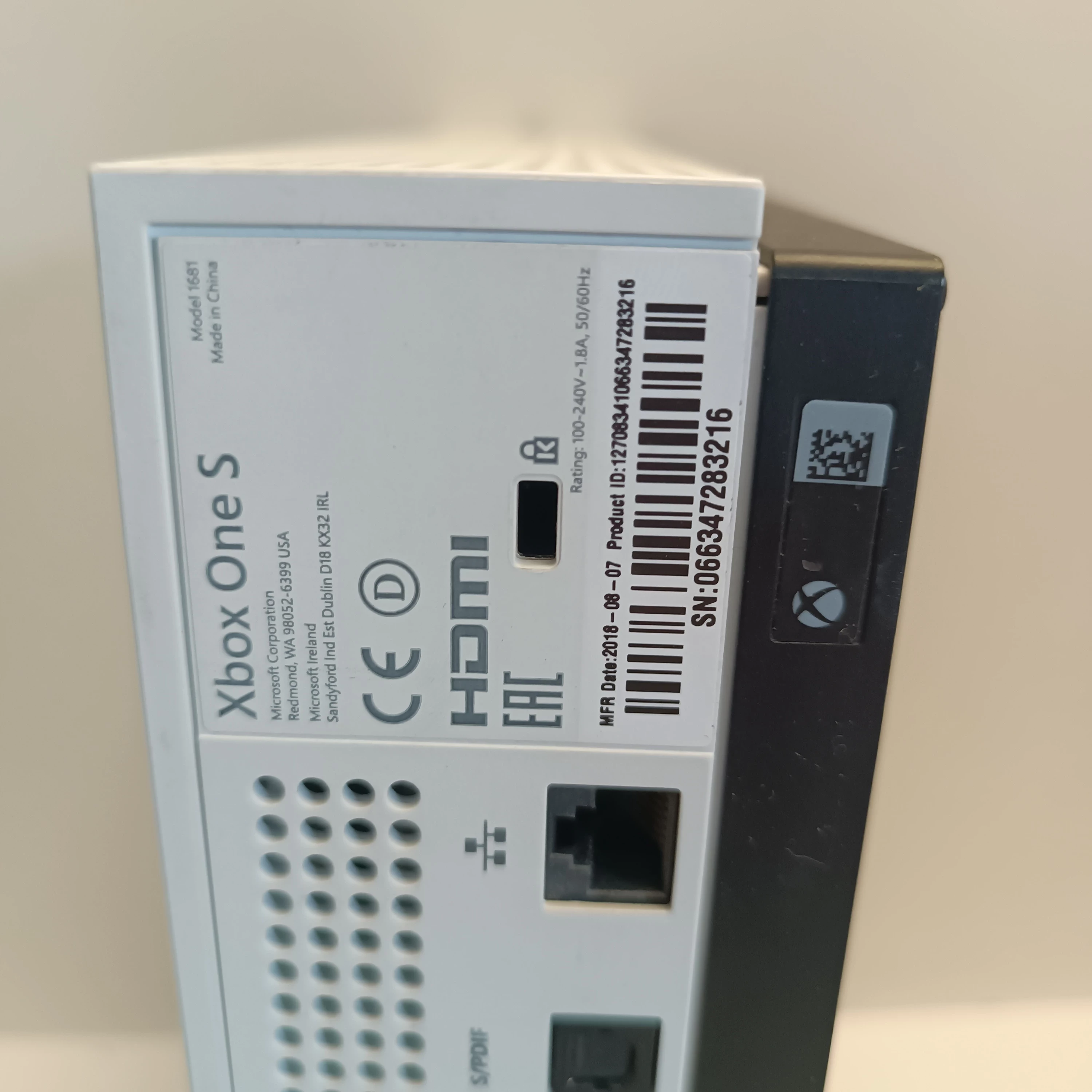 konsola-xbox-one-s-1681-kod-producenta-1681