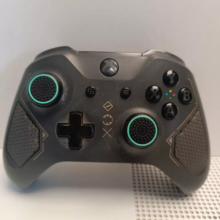 konsola-xbox-one-s-1681-stan-11323-2