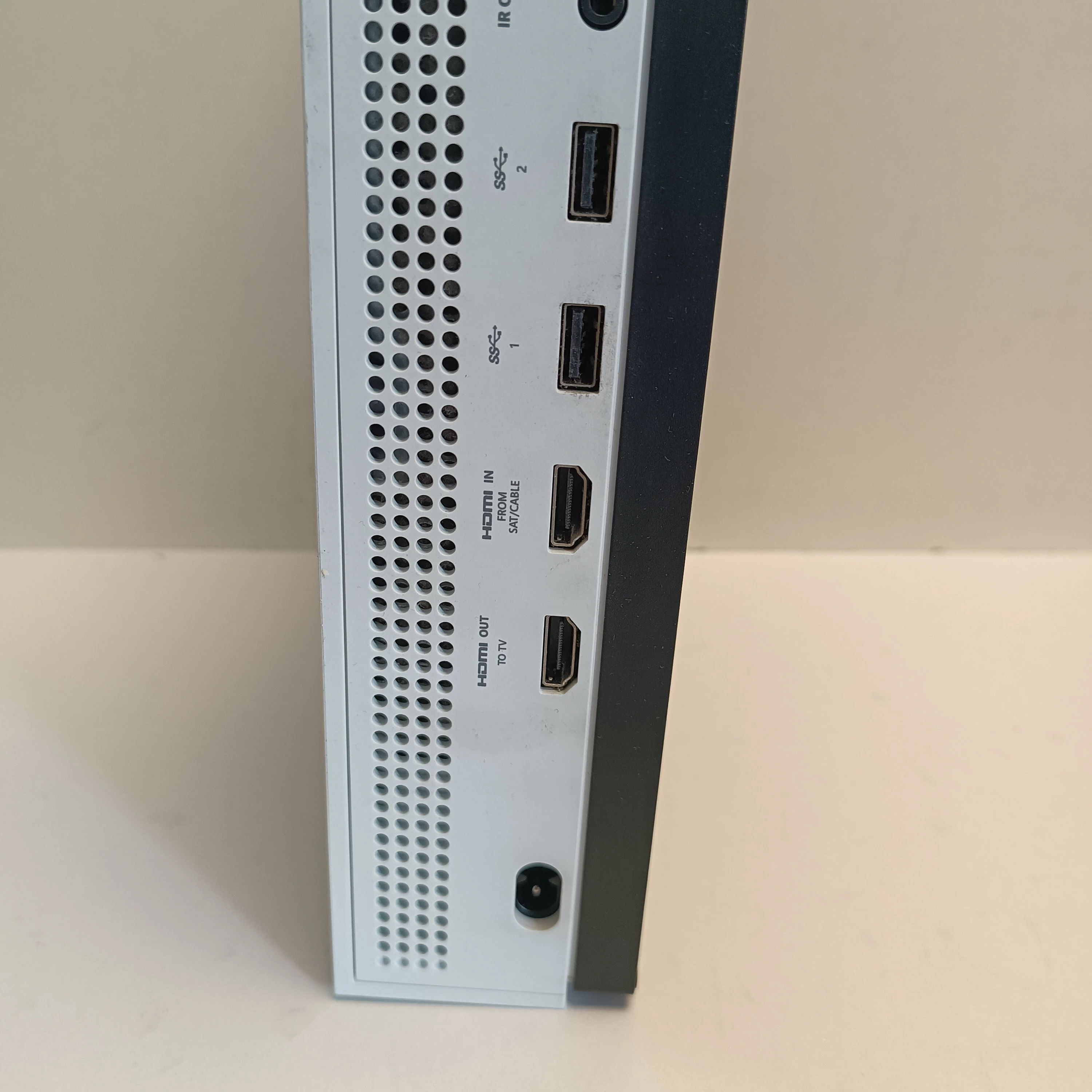 konsola-xbox-one-s-1681-kolor-249512-1647413