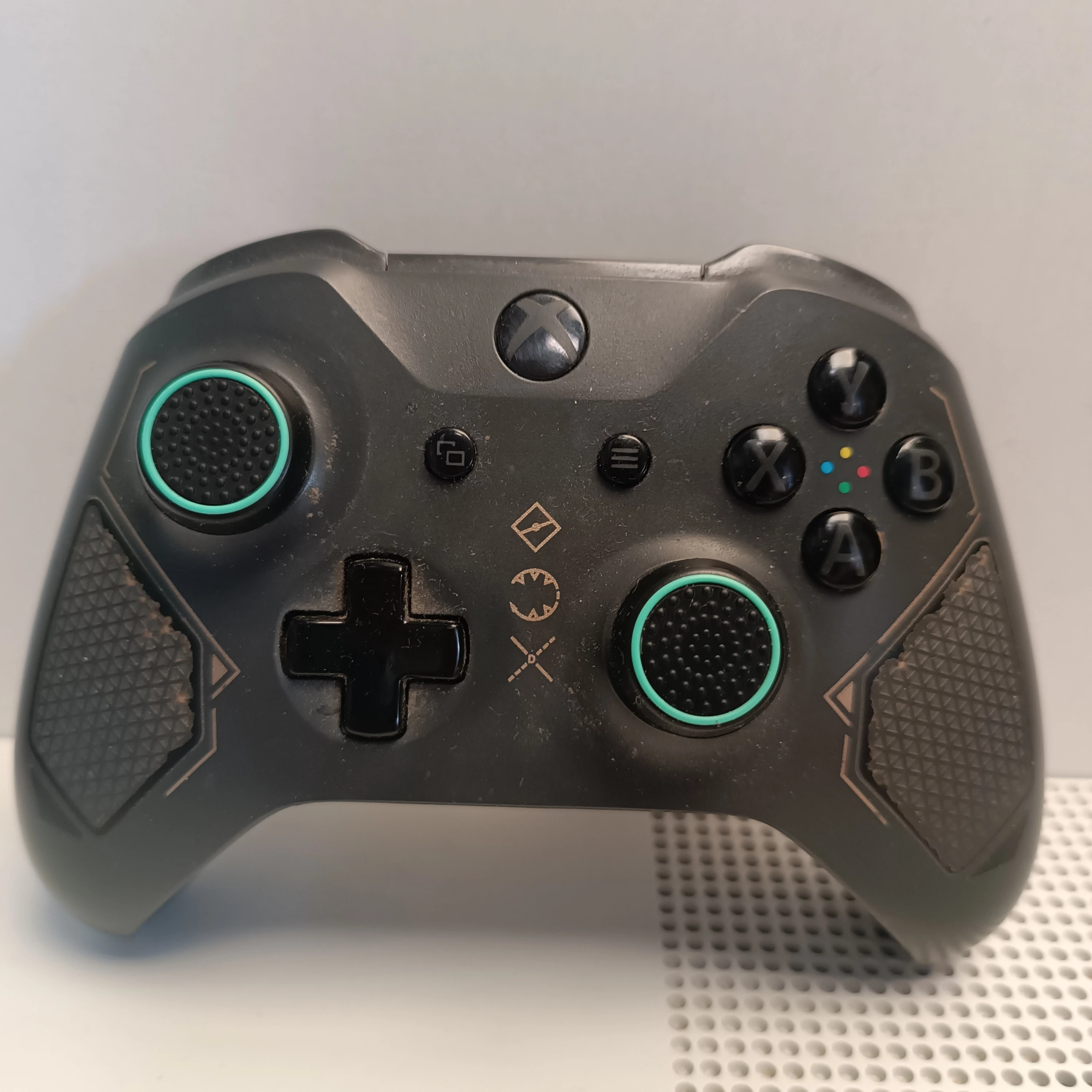 konsola-xbox-one-s-1681-stan-11323-2