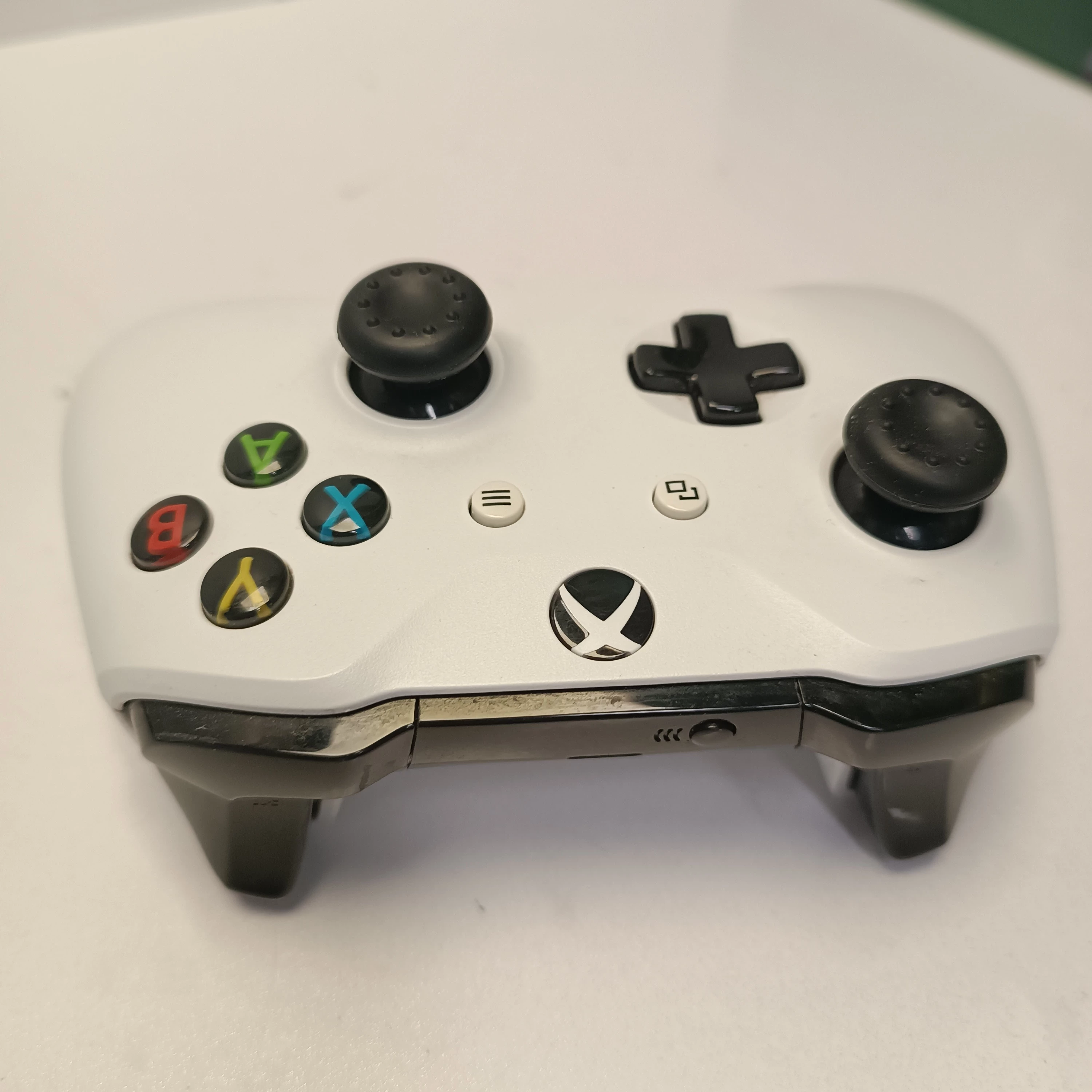 konsola-xbox-one-s-1681-stan-11323-2