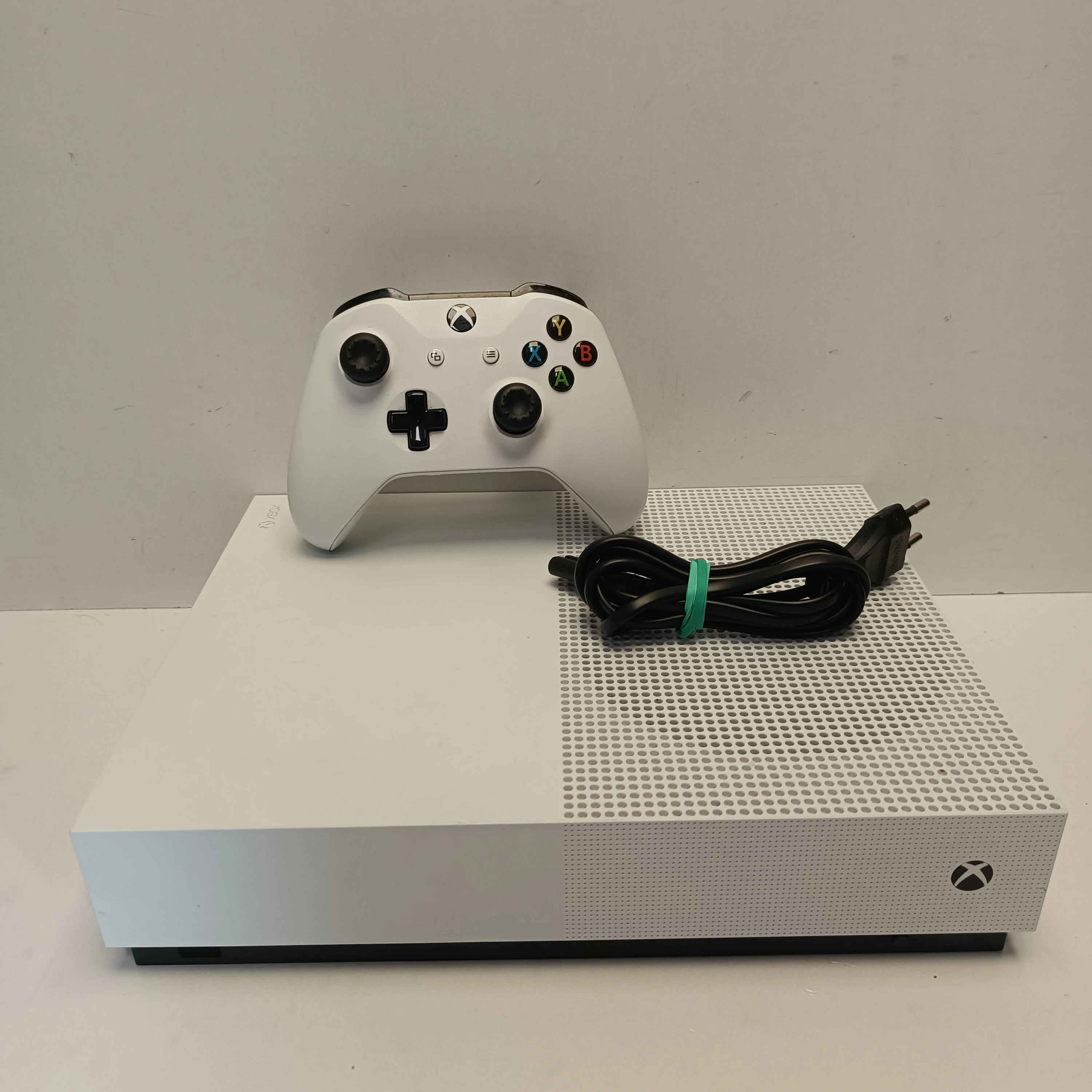 konsola-xbox-one-s-1681-osiedle-teatralne-3u15-krakow