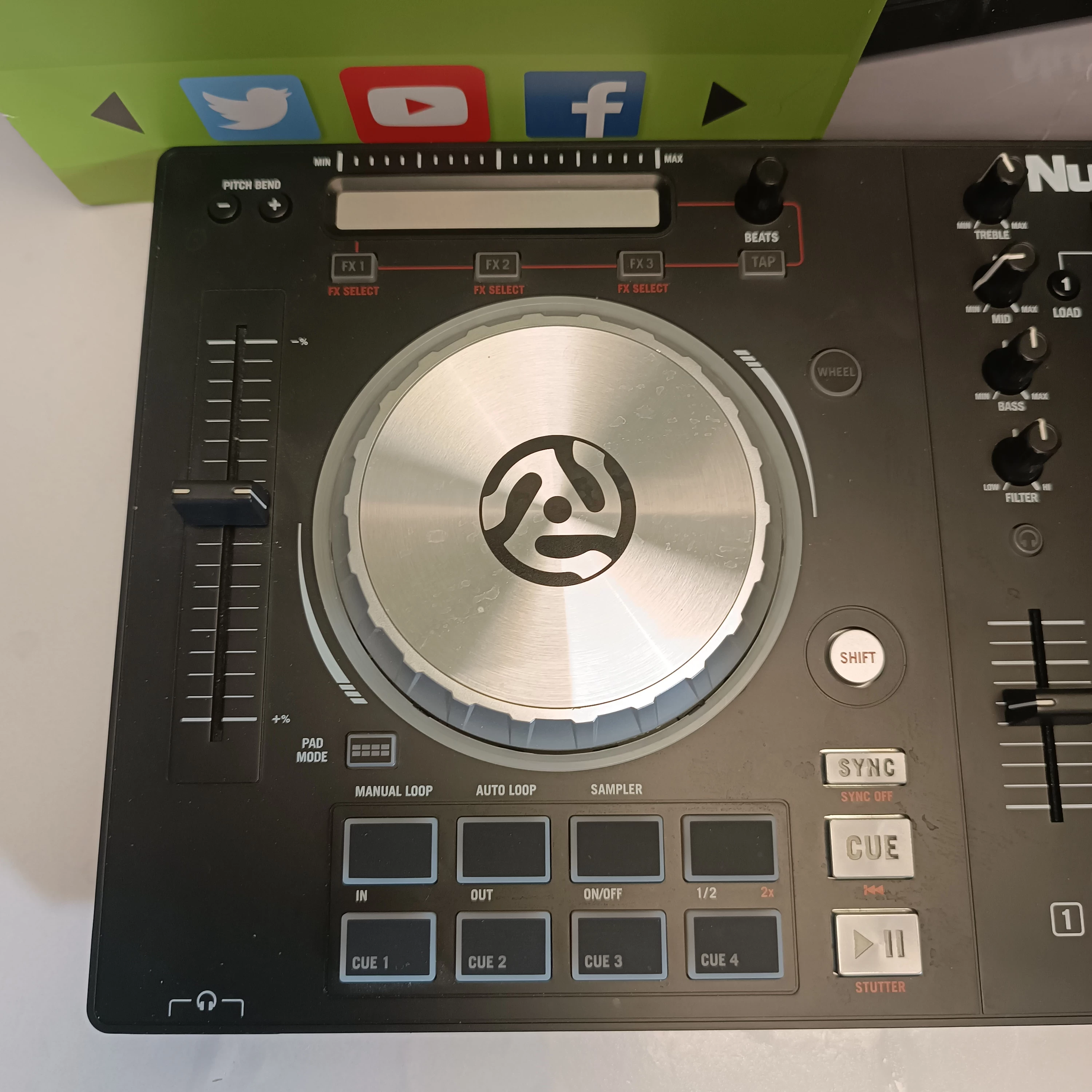 konsola-dj-mixtrack-pro-3-ean-gtin-676762191913