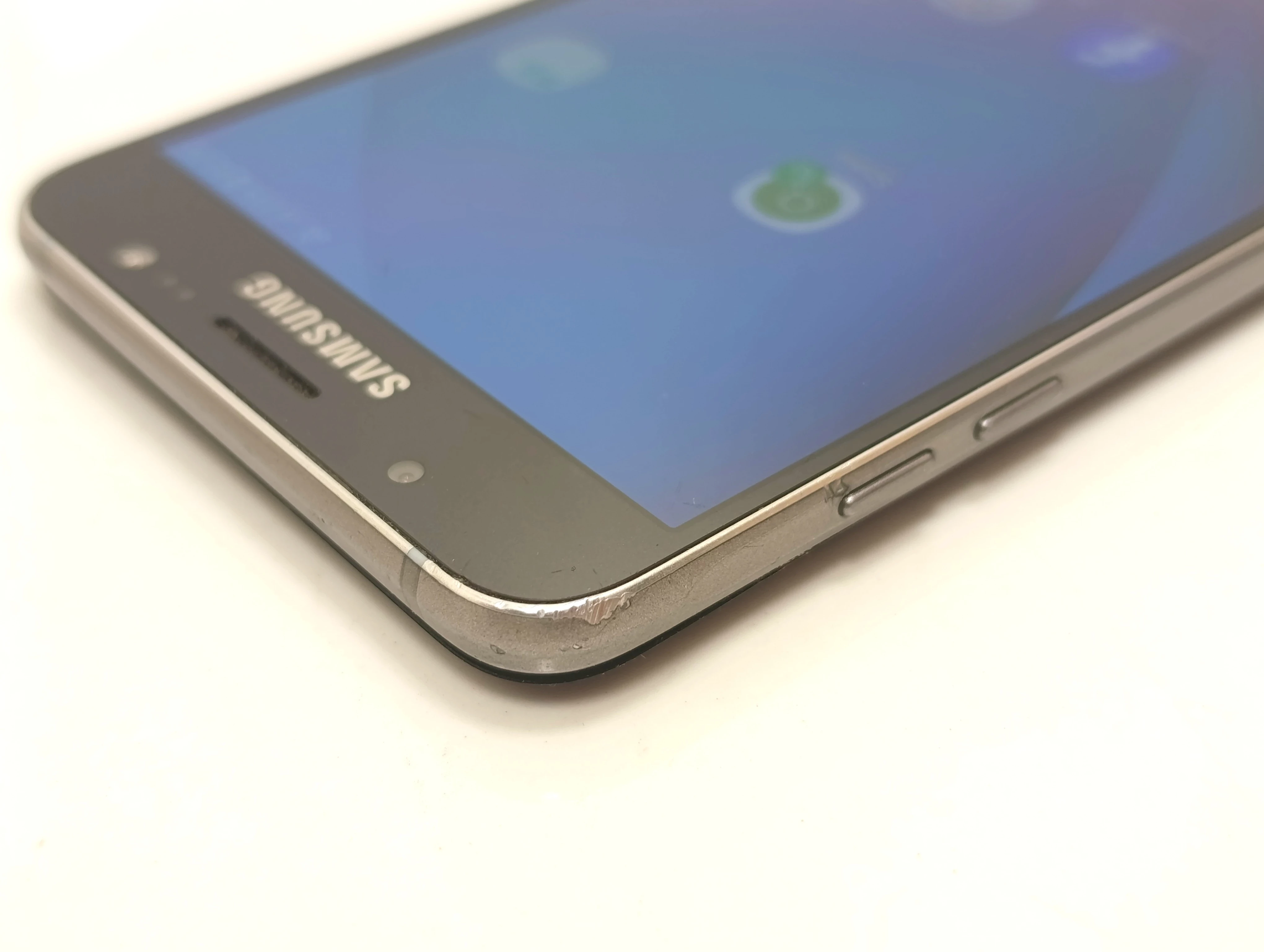 telefon-samsung-galaxy-j7-2016-kod-producenta-sm-j510fzknxeo