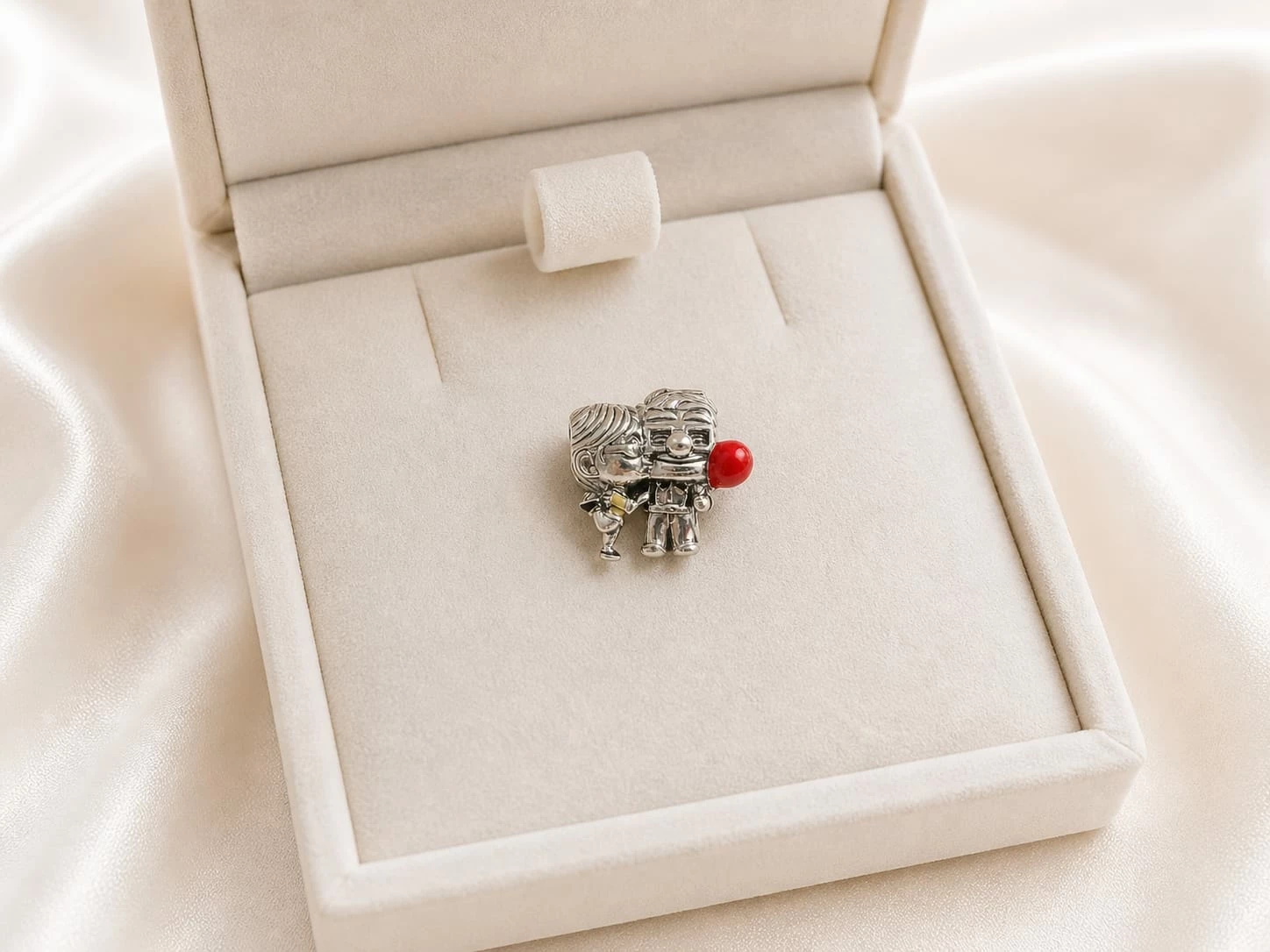 pandora-charms-disney-pixar-odlot-carl-i-ellie-proba-925-waga-265-g-plac-dabrowskiego-2-zelow-palladium